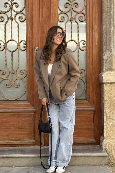 XHAKETË KLASIKE NJËNGJYRËSHE PËR FEMRA NË NGJYRËN KAFE TË ZBARDHUR - 2