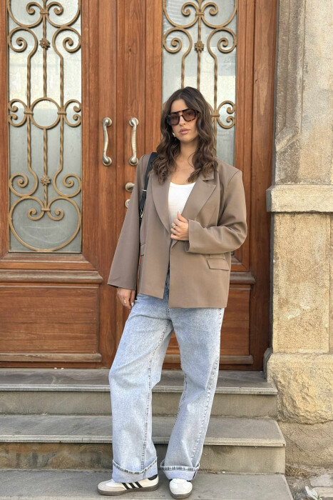 XHAKETË KLASIKE NJËNGJYRËSHE PËR FEMRA NË NGJYRËN KAFE TË ZBARDHUR - 1