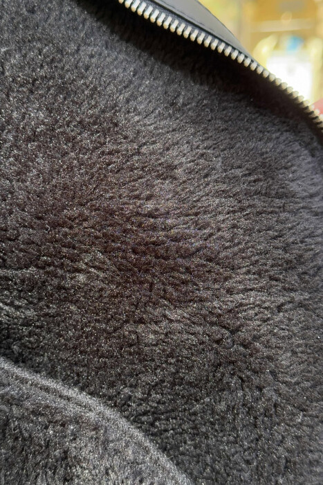 XHAKETË LËKURE ME PELLUSH DHE RRIP PËR MESHKUJ NË NGJYRË TË ZEZË - 5