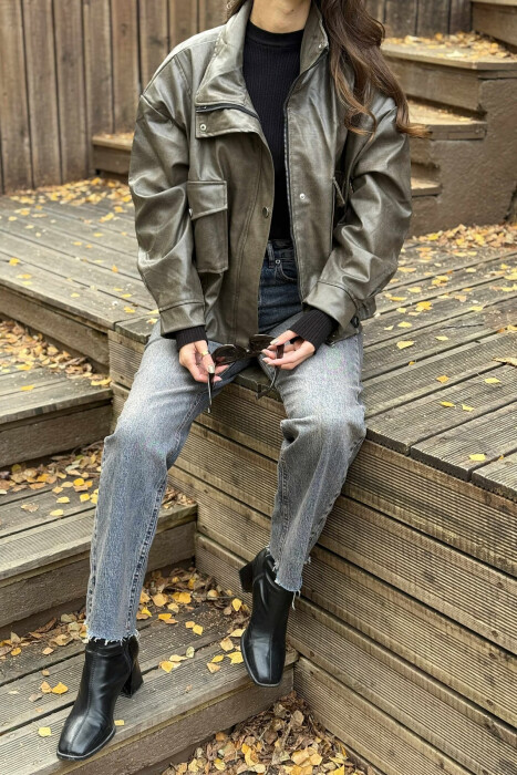 XHAKETË LËKURE NJË NGJYRËSHE ME BUTONA DHE ZINXHIR PËR FEMRA NË NGJYRË KAFE TË ZBARDHUR - 2