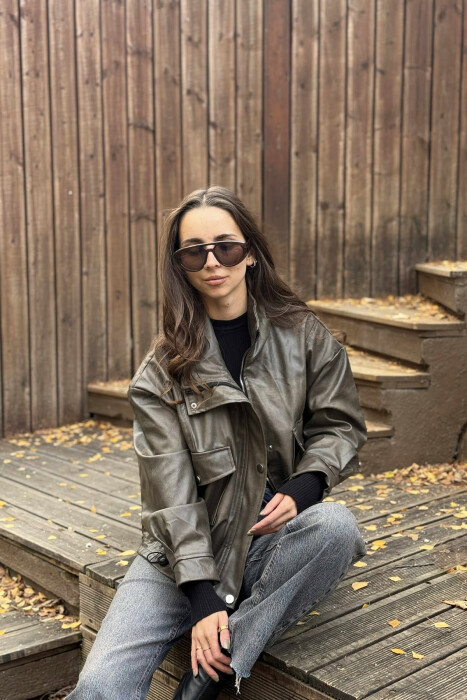 XHAKETË LËKURE NJË NGJYRËSHE ME BUTONA DHE ZINXHIR PËR FEMRA NË NGJYRË KAFE TË ZBARDHUR - 3