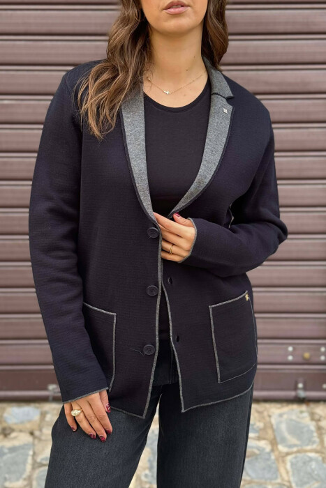 XHAKETË ME KOPSA TË THJESHTA DHE ME DETAJIN E XHEPAVE PËR FEMRA NË NGJYRË BLU TË ERRËT - 4