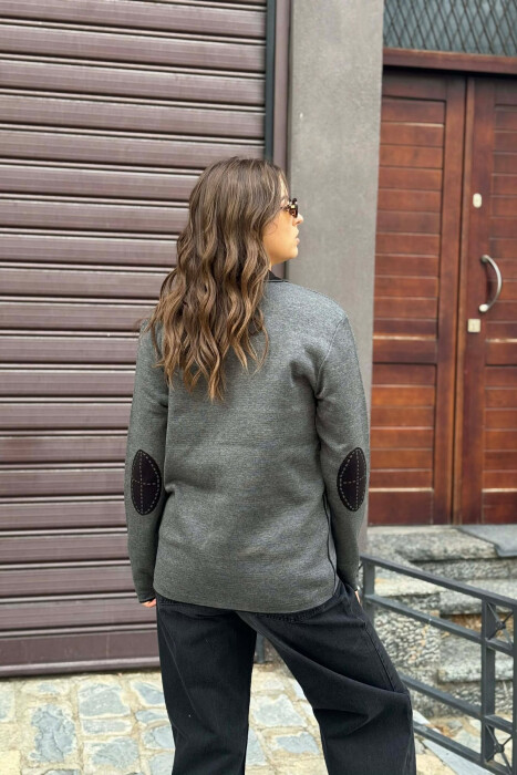 XHAKETË ME KOPSA TË THJESHTA DHE ME DETAJIN E XHEPAVE PËR FEMRA NË NGJYRË GRI TË ERRËT - 3