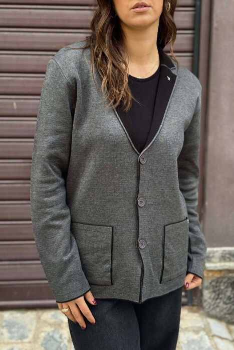 XHAKETË ME KOPSA TË THJESHTA DHE ME DETAJIN E XHEPAVE PËR FEMRA NË NGJYRË GRI TË ERRËT - 4