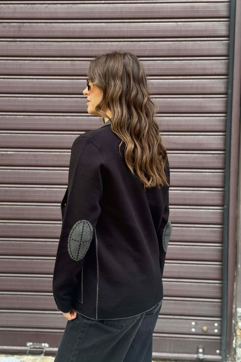 XHAKETË ME KOPSA TË THJESHTA DHE ME DETAJIN E XHEPAVE PËR FEMRA NË NGJYRË TË ZEZË - 3