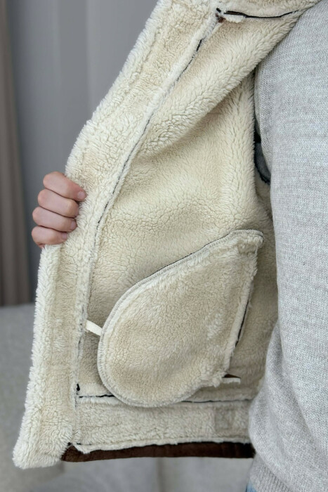 XHAKETE ME PUSH NE PJESEN BRENDA DHE TEK QAFA PER MESHKUJ NE NGJYRE KAFE - 3