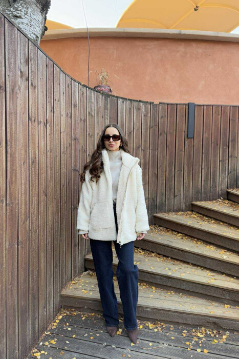 XHAKETË ME PUSH PËR FEMRA NË NGJYRË KREM - 1