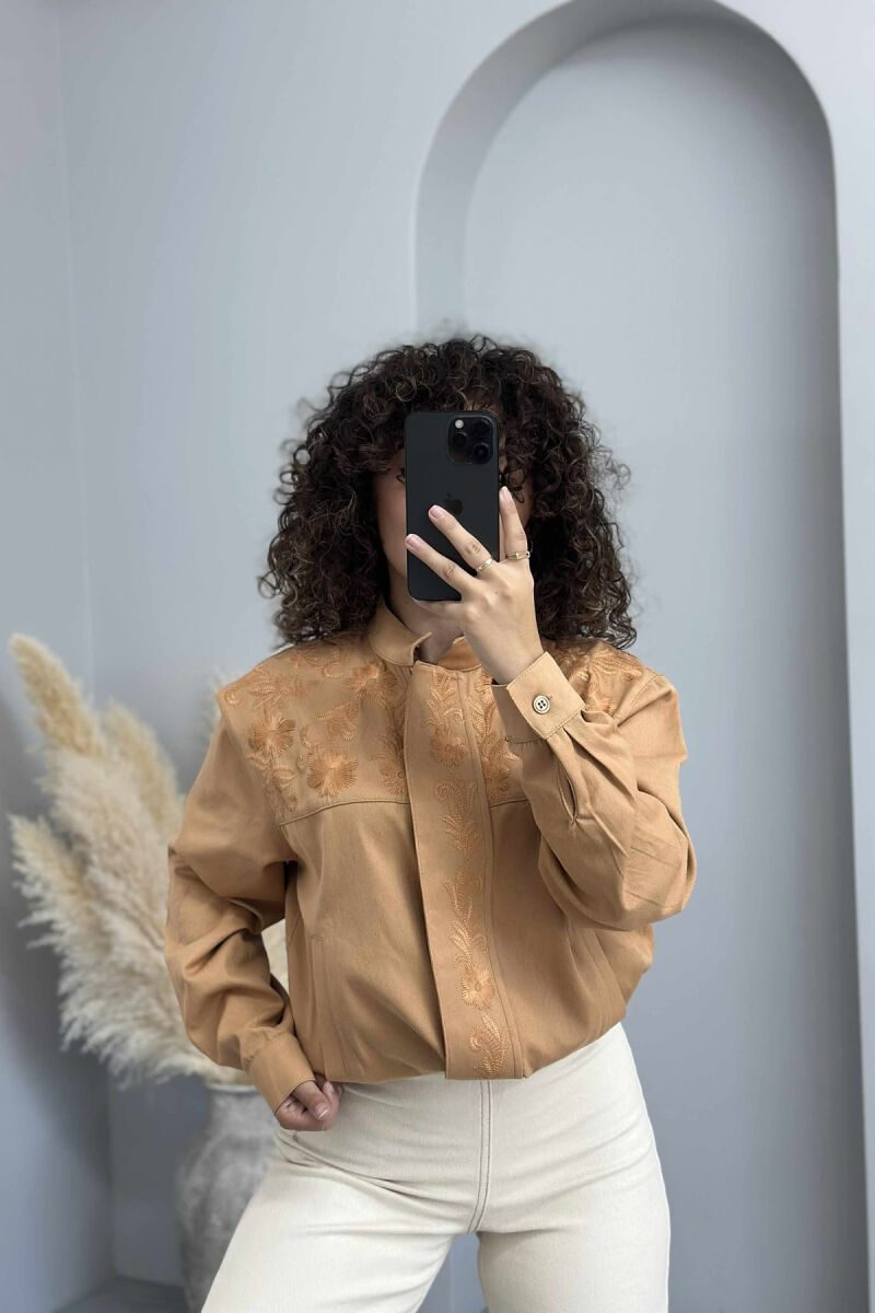 XHAKETË ME ZINXHIR ME DIZAJNIN E LULEVE PËR FEMRA NË NGJYRËN KAFE E ZBARDHUR - 4