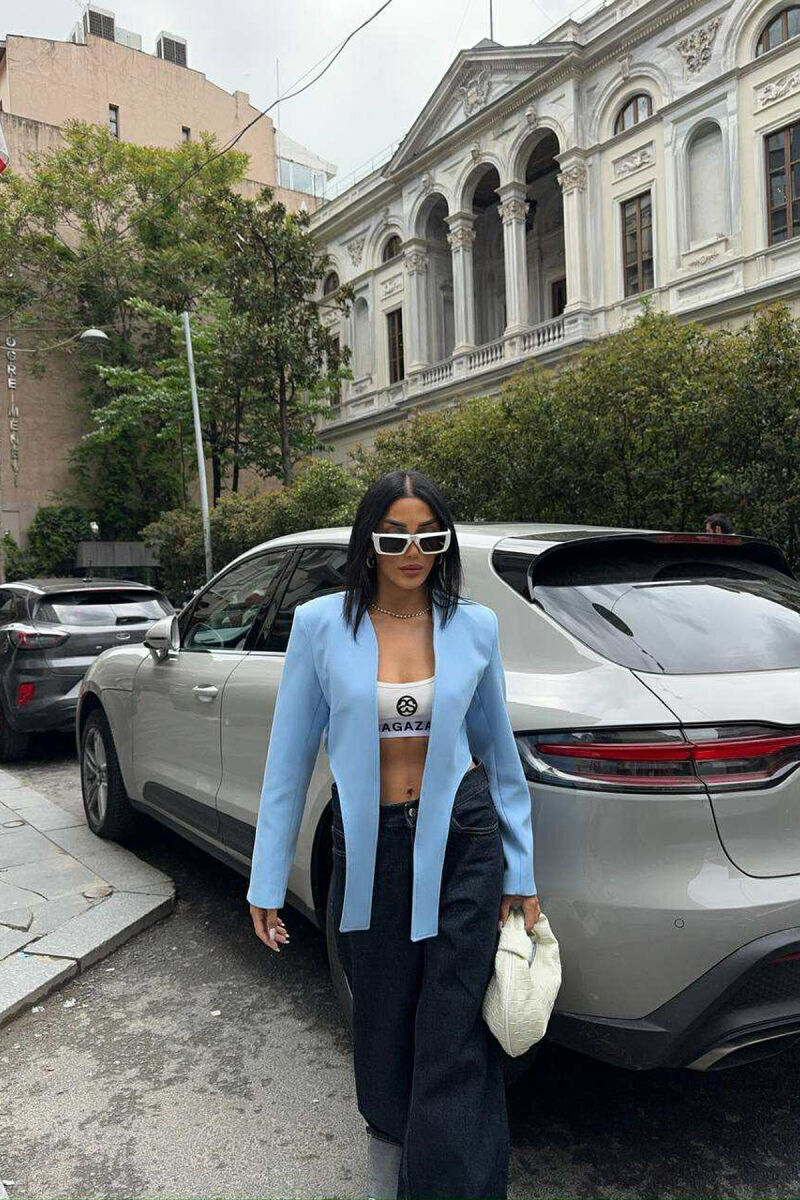 XHAKETË NJË NGJYRËSHE E SHKURTËR PËR FEMRA NË NGJYRËN BLU E HAPUR - 1