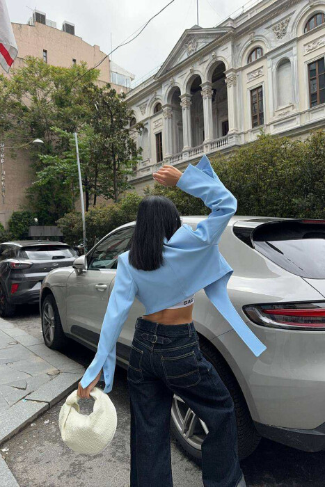 XHAKETË NJË NGJYRËSHE E SHKURTËR PËR FEMRA NË NGJYRËN BLU E HAPUR - 2