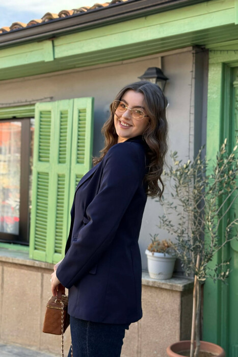 XHAKETE NJE NGJYRESHE ME BUTONA PER FEMRA NE NGJYRE BLU TE ERRET - 2