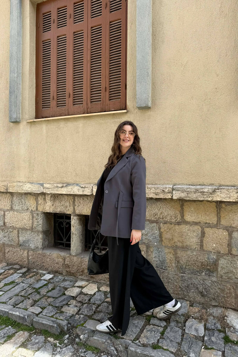 XHAKETE NJE NGJYRESHE ME BUTONA PER FEMRA NE NGJYRE GRI TE ERRET - 3