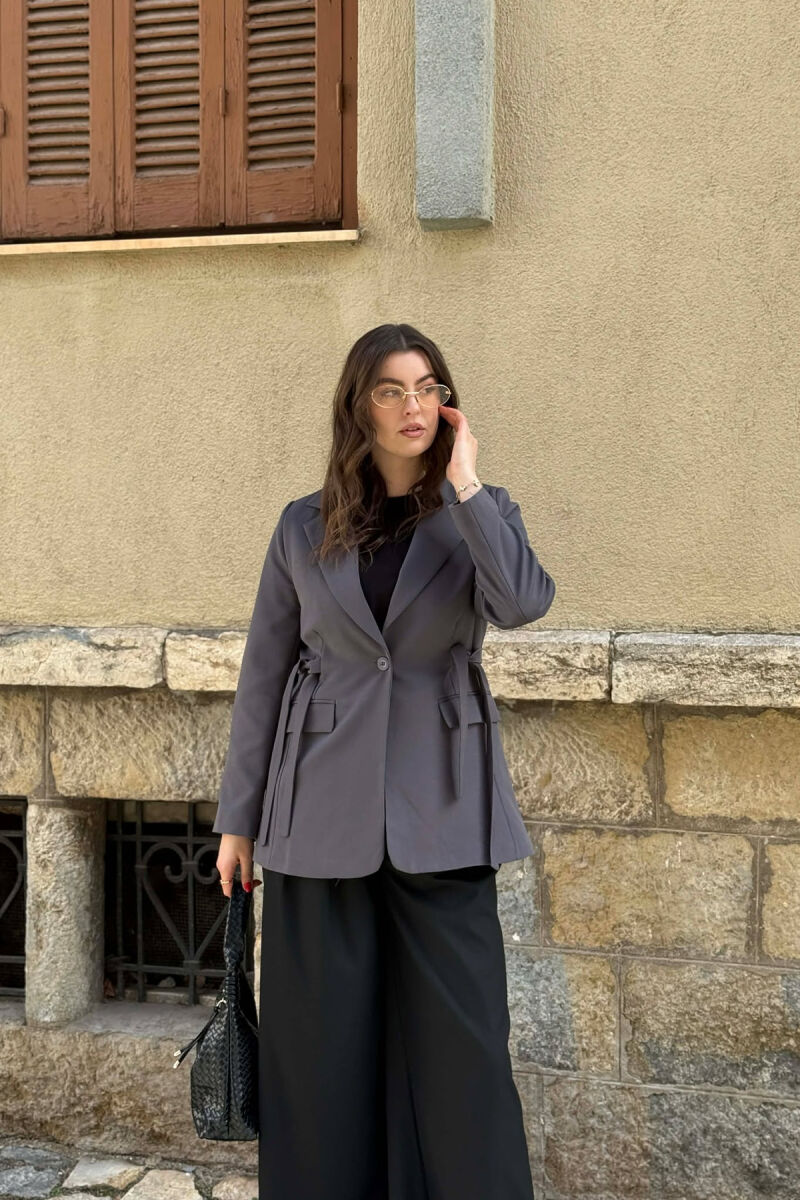 XHAKETE NJE NGJYRESHE ME BUTONA PER FEMRA NE NGJYRE GRI TE ERRET - 5