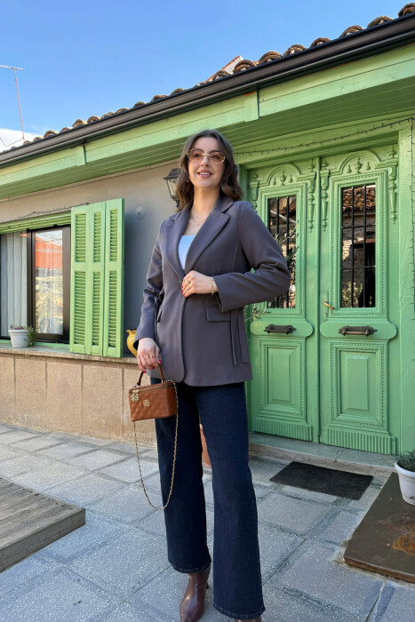 XHAKETE NJE NGJYRESHE ME BUTONA PER FEMRA NE NGJYRE GRI - 3