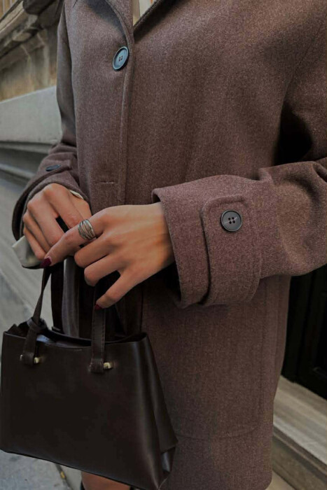 XHAKETE NJE NGJYRESHE ME BUTONA PER FEMRA NE NGJYRE KAFE TE ERRET - 2