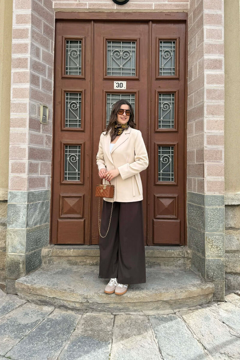 XHAKETE NJE NGJYRESHE ME BUTONA PER FEMRA NE NGJYRE KREM - 4