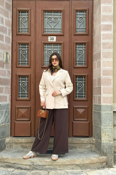 XHAKETE NJE NGJYRESHE ME BUTONA PER FEMRA NE NGJYRE KREM - 5