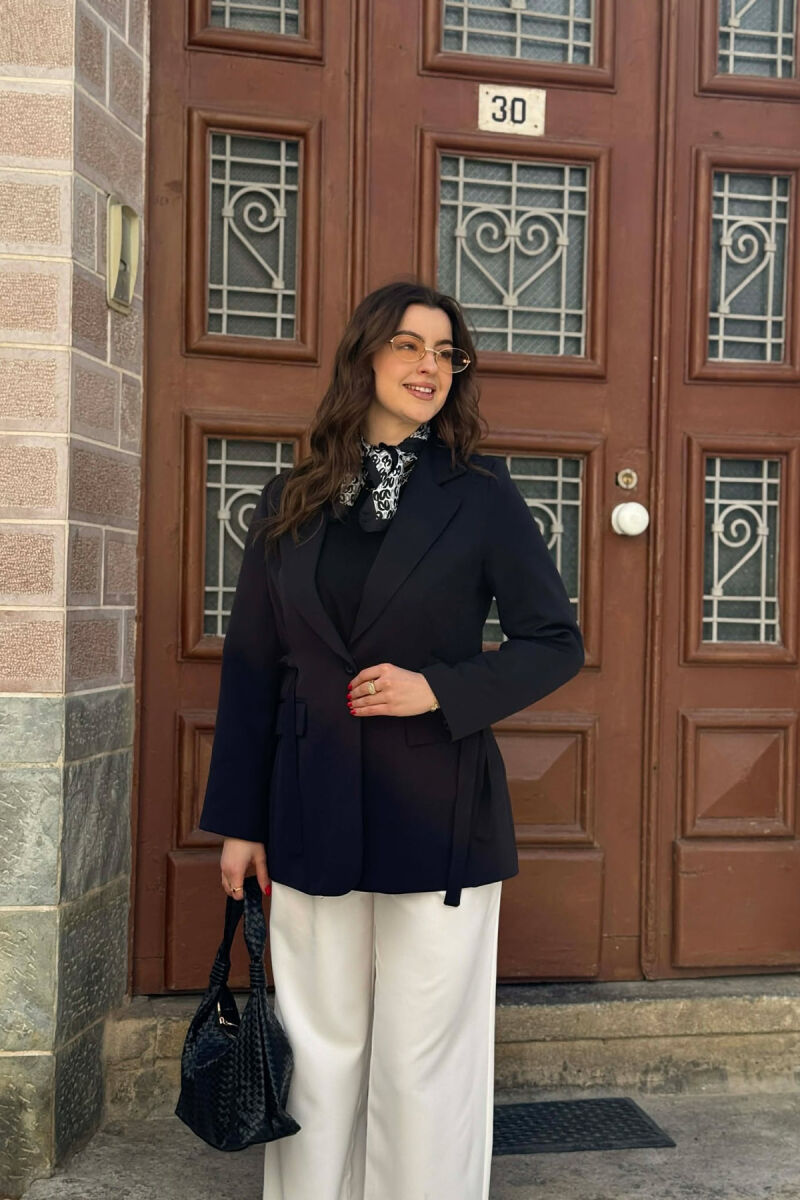 XHAKETE NJE NGJYRESHE ME BUTONA PER FEMRA NE NGJYRE TE ZEZE - 1