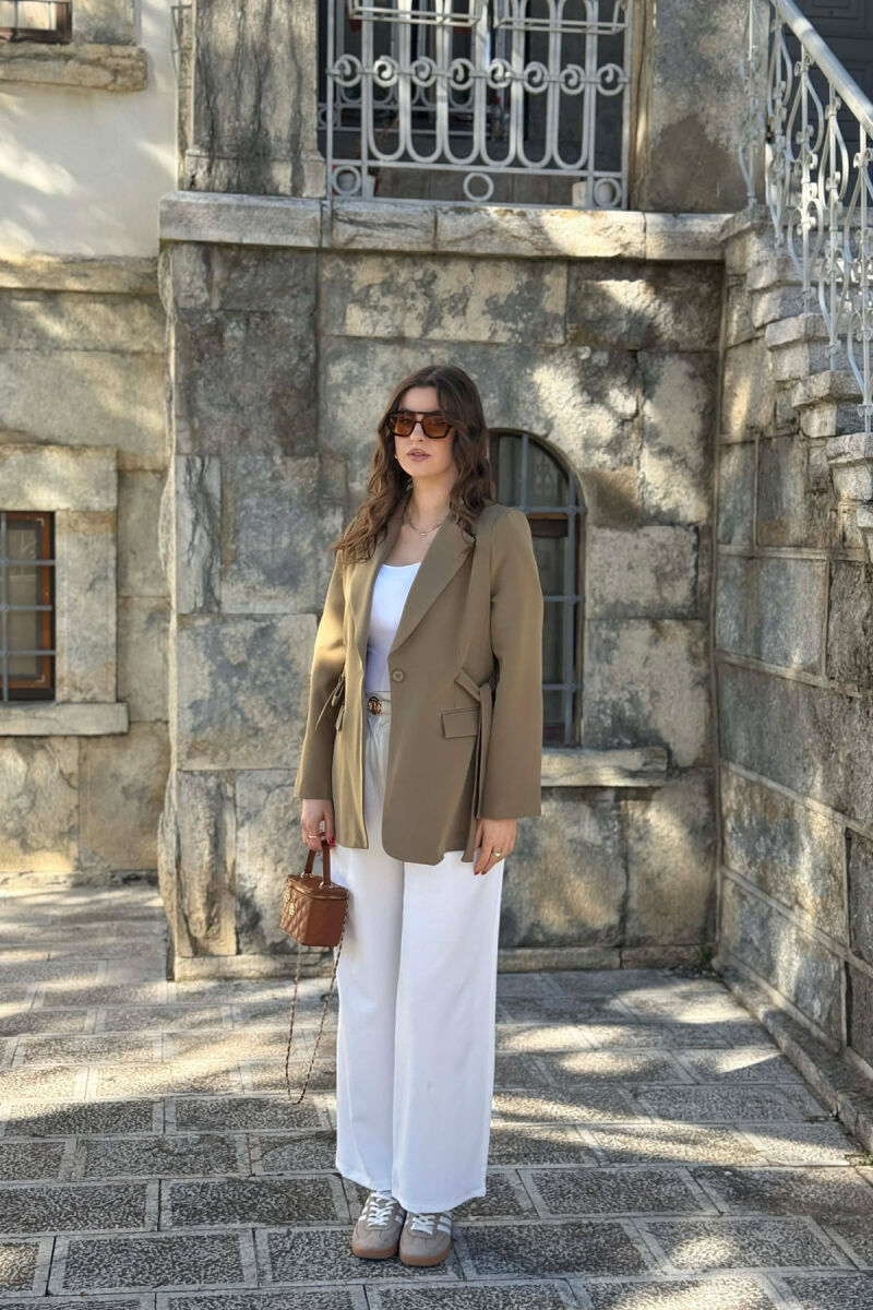 XHAKETE NJE NGJYRESHE ME BUTONA PER FEMRA NE NGJYRE ULLI - 4