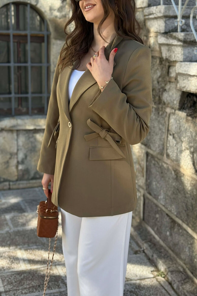 XHAKETE NJE NGJYRESHE ME BUTONA PER FEMRA NE NGJYRE ULLI - 5