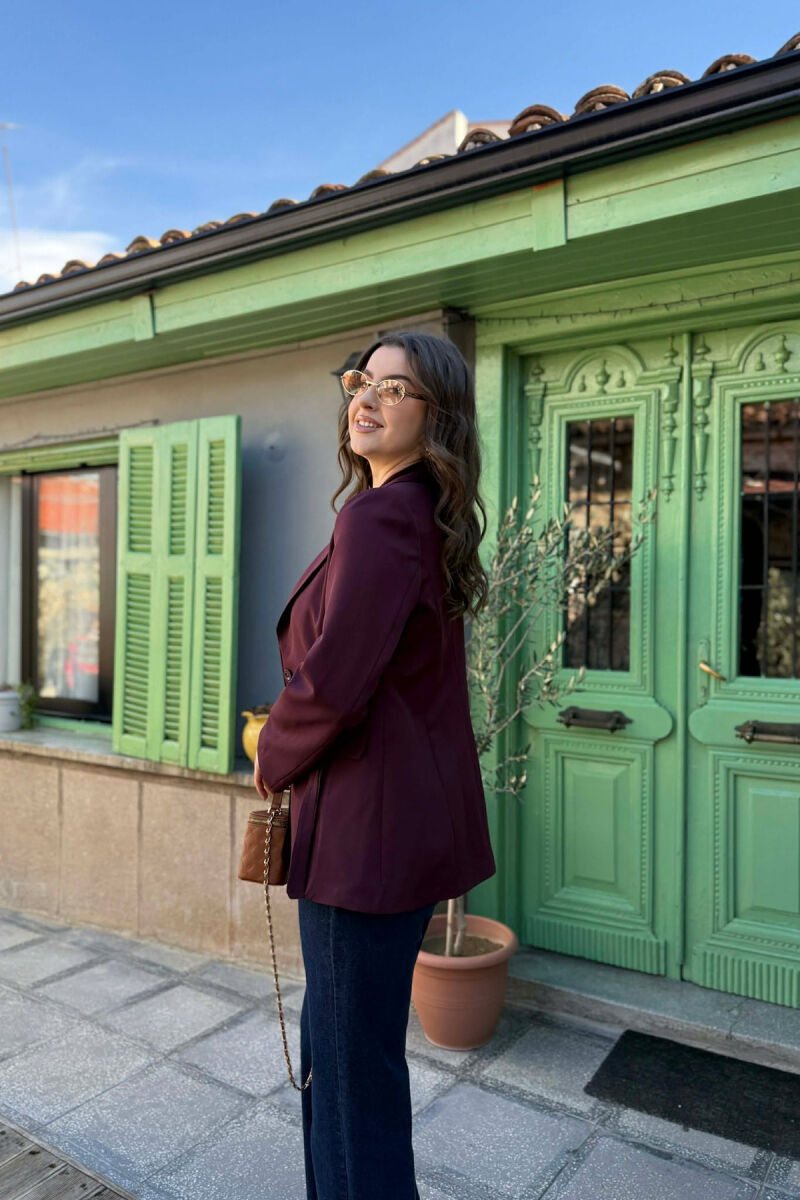 XHAKETE NJE NGJYRESHE ME BUTONA PER FEMRA NE NGJYRE VISHNJE - 2