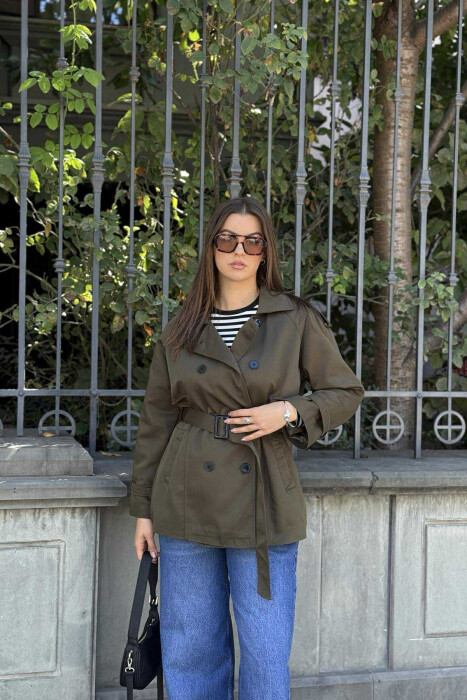 XHAKETË NJË NGJYRËSHE ME DETAJIN E RRIPIT PËR FEMRA NË NGJYRËN JESHILE - 5