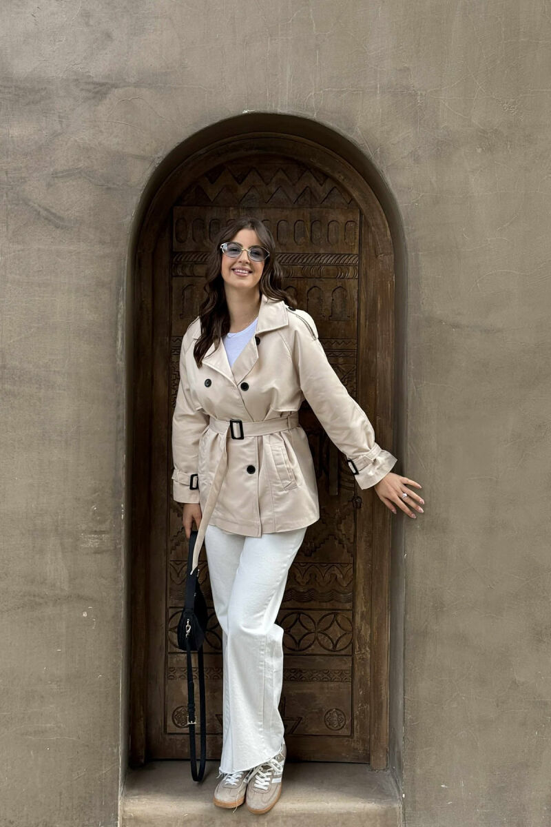 XHAKETË NJË NGJYRËSHE ME DETAJIN E RRIPIT PËR FEMRA NË NGJYRËN KREM - 1