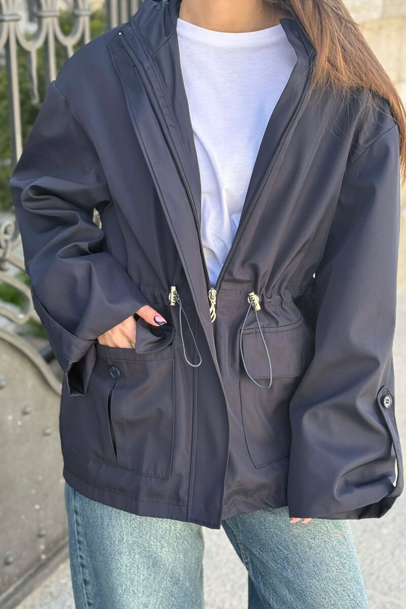 XHAKETE NJE NGJYRESHE ME KAPUÇ DHE ZINXHIR PER FEMRA NE NGJYRE BLU - 4