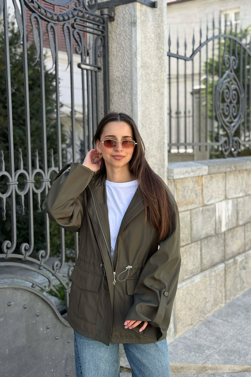 XHAKETE NJE NGJYRESHE ME KAPUÇ DHE ZINXHIR PER FEMRA NE NGJYRE JESHILE - 1