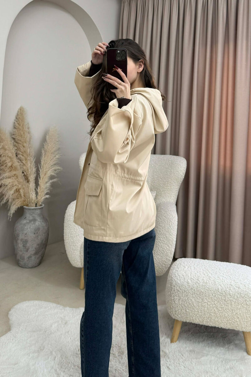 XHAKETE NJE NGJYRESHE ME KAPUÇ DHE ZINXHIR PER FEMRA NE NGJYRE KREM - 2