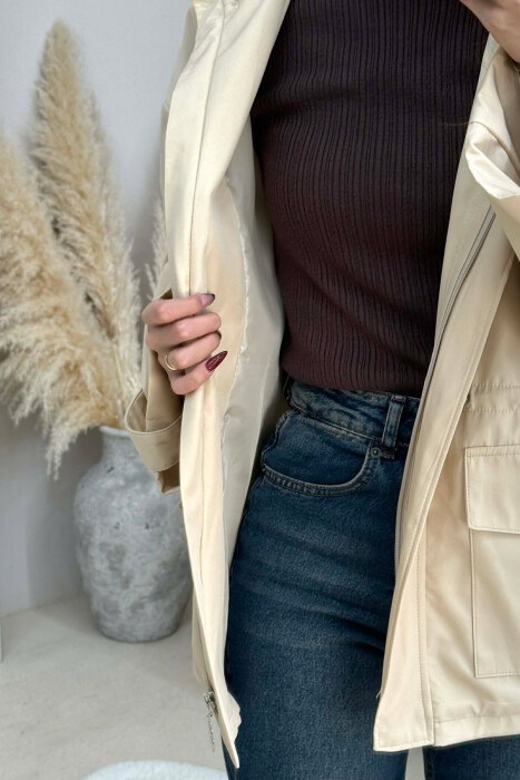 XHAKETE NJE NGJYRESHE ME KAPUÇ DHE ZINXHIR PER FEMRA NE NGJYRE KREM - 4