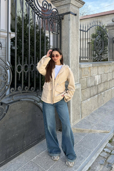 XHAKETE NJE NGJYRESHE ME KAPUÇ DHE ZINXHIR PER FEMRA NE NGJYRE KREM - 5