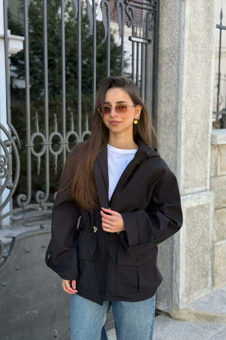 XHAKETE NJE NGJYRESHE ME KAPUÇ DHE ZINXHIR PER FEMRA NE NGJYRE TE ZEZE - 1