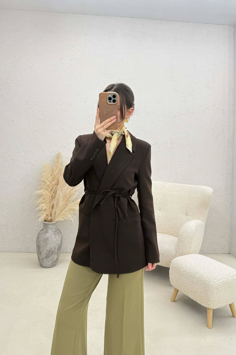 XHAKETË NJË NGJYRËSHE ME DETAJIN E LIDHSES PËR FEMRA NË NGJYRE KAFE - 1