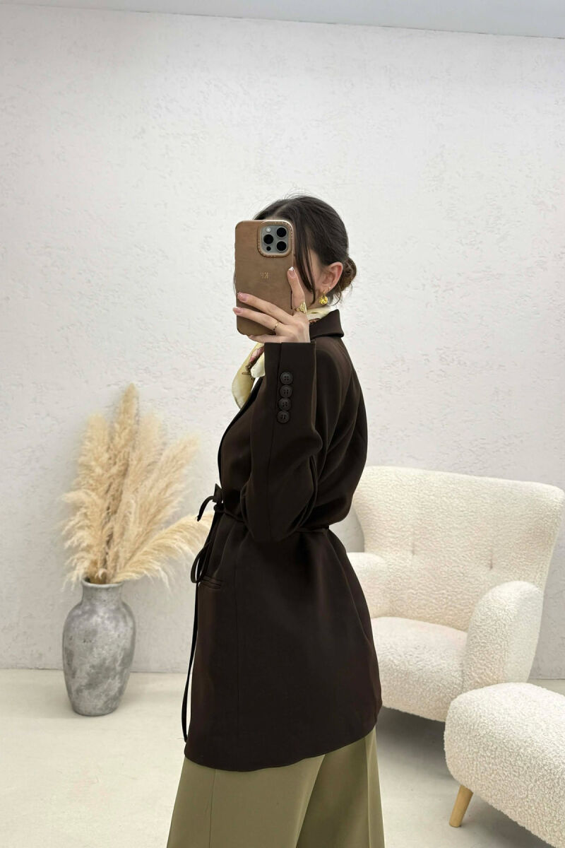 XHAKETË NJË NGJYRËSHE ME DETAJIN E LIDHSES PËR FEMRA NË NGJYRE KAFE - 2