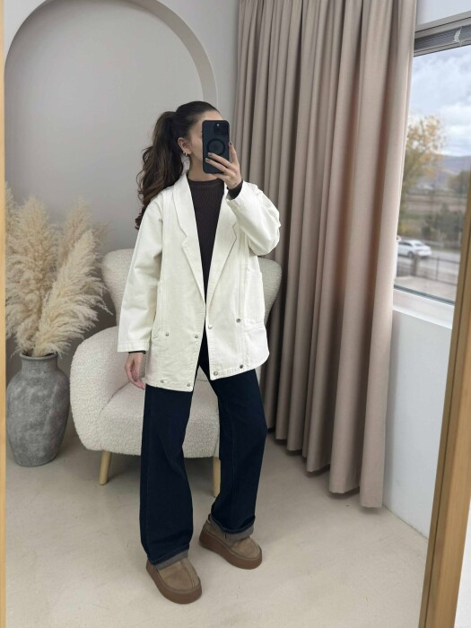 XHAKETË XHINS ME KOPSA PËR FEMRA NË NGJYRËN KREM - 1