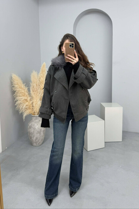 XHAKETE E SHKURTER NJE NGJYRESHE ME GEZOF TE SHKEPUTSHEM PER FEMRA NE NGJYRE GRI TE ERRET - 5