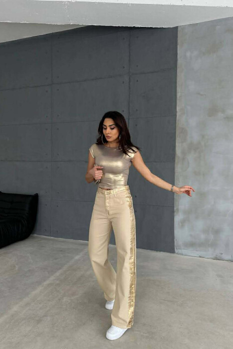 XHINSE NJE NGJYRESHE ME DETAJE SILVER PER FEMRA NE NGJYRE BEZHE - 2