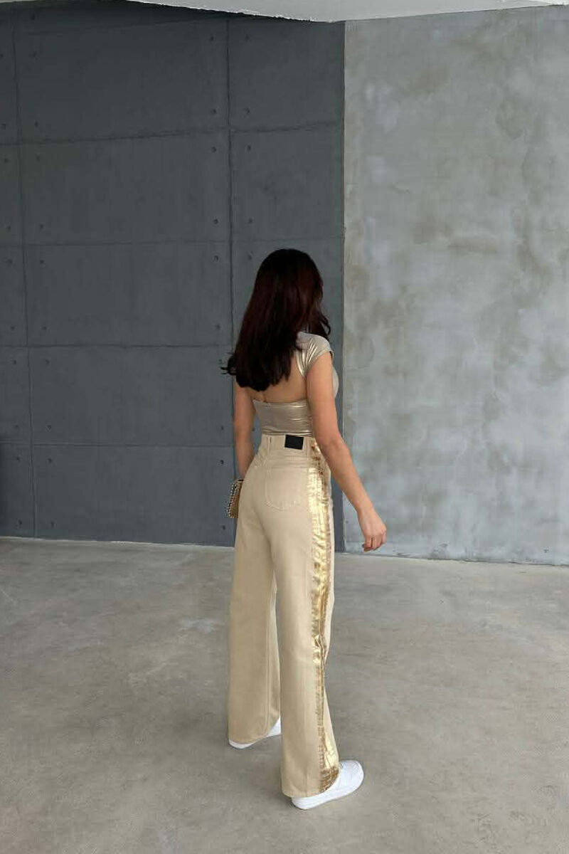 XHINSE NJE NGJYRESHE ME DETAJE SILVER PER FEMRA NE NGJYRE BEZHE - 3