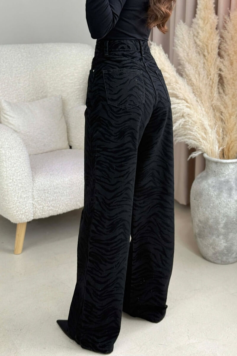 XHINSE NJE NGJYRESHE TE GJERA ME DIZENJO PER FEMRA NE NGJYRE TE ZEZE - 4