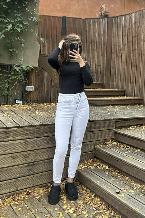 XHINSE TË NGUSHTA PËR FEMRA NË NGJYRËN E BARDHË - KLAUDIO FASHION