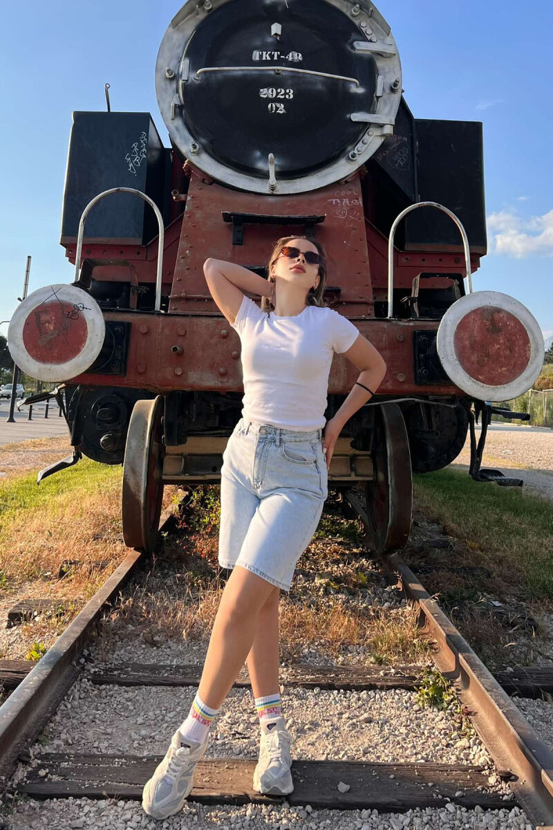 XHINSE TË SHKURTRA TË THJESHTA PËR FEMRA NË NGJYRËN BABY BLUE - 4