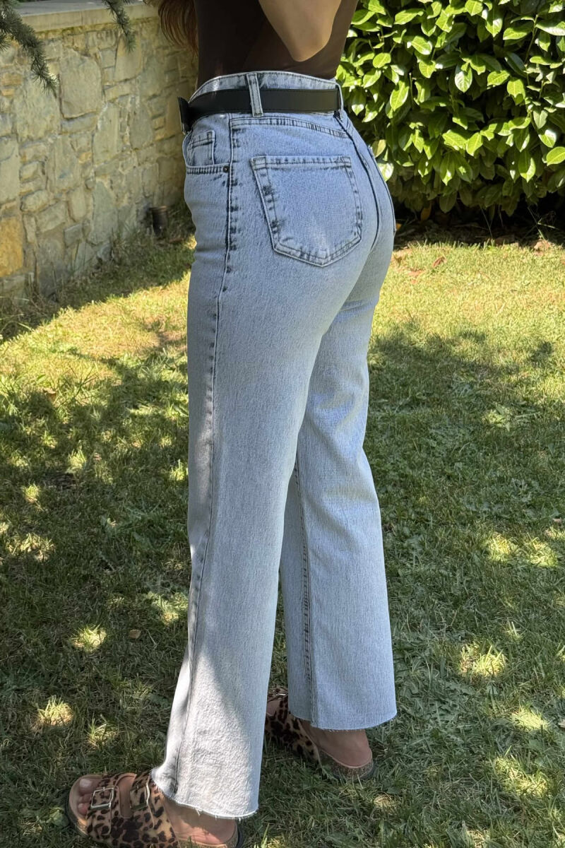 XHINSE TË THJESHTA ME DETAJIN E RRIPIT PËR FEMRA NË NGJYRËN BABY BLUE - 4