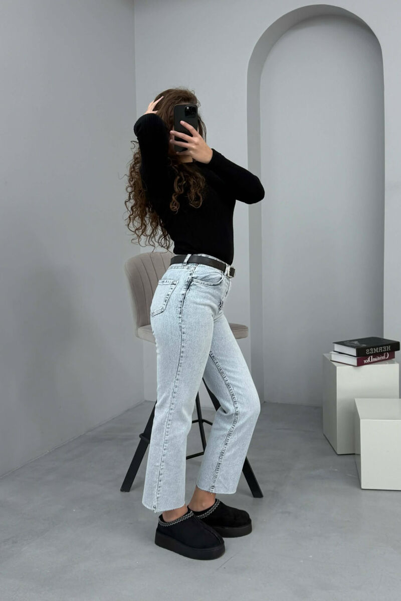 XHINSE TË THJESHTA ME DETAJIN E RRIPIT PËR FEMRA NË NGJYRËN BABY BLUE - 4