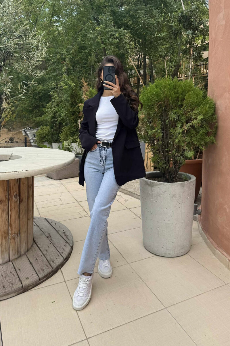 XHINSE TË THJESHTA ME DETAJIN E RRIPIT PËR FEMRA NË NGJYRËN BLU E ZBARDHUR - 2