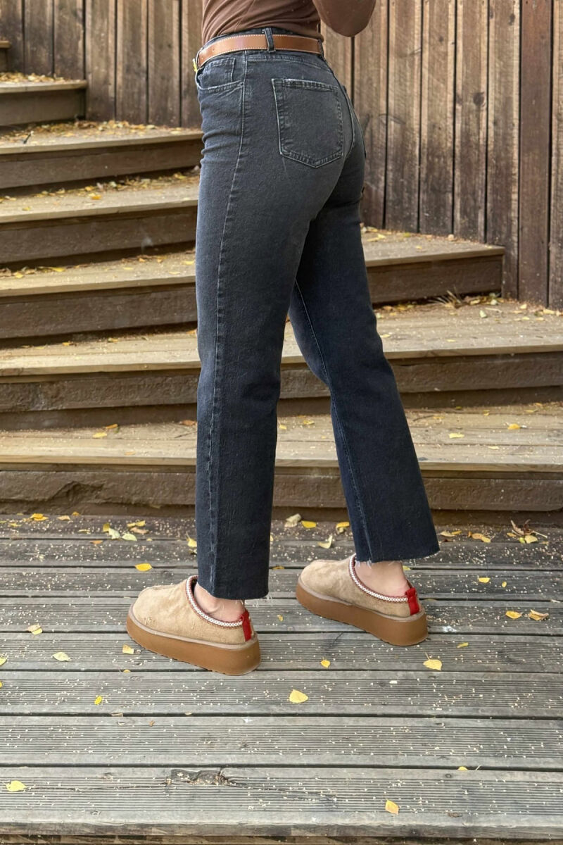 XHINSE TË THJESHTA ME DETAJIN E RRIPIT PËR FEMRA NË NGJYRËN GRI TË ERRËT - 3