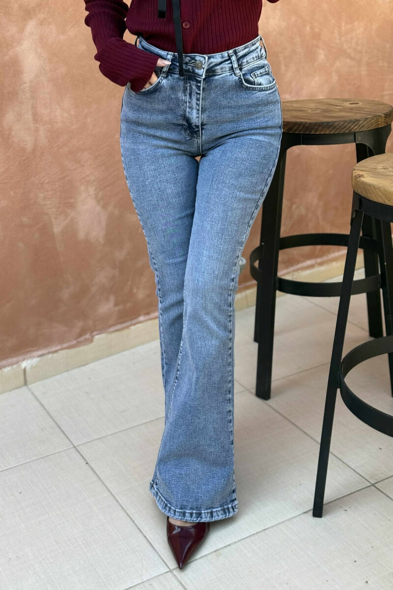 XHINSE TË THJESHTA NJË NGJYRËSHE PËR FEMRA NË NGJYRËN BLU E ZBARDHUR - 3