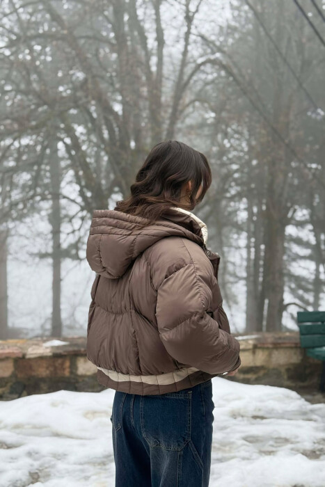 XHUP I SHKURTER NJE NGJYRESH ME ZINXHIR PER FEMRA NE NGJYRE KAFE - 4