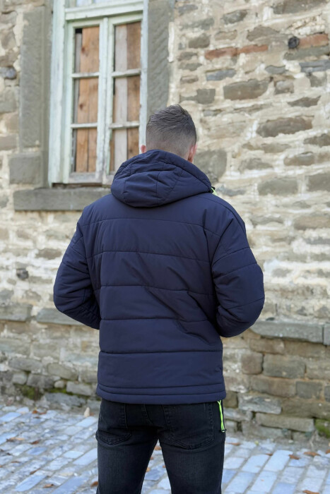 XHUP ME KAPUÇ PËR MESHKUJ NË NGJYRË BLU TË ERRËT - 5