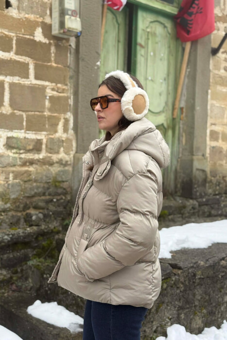 XHUP NJE NGJYRESH ME KAPUÇ DHE ZINXHIR PER FEMRA NE NGJYRE BEZHE - 4